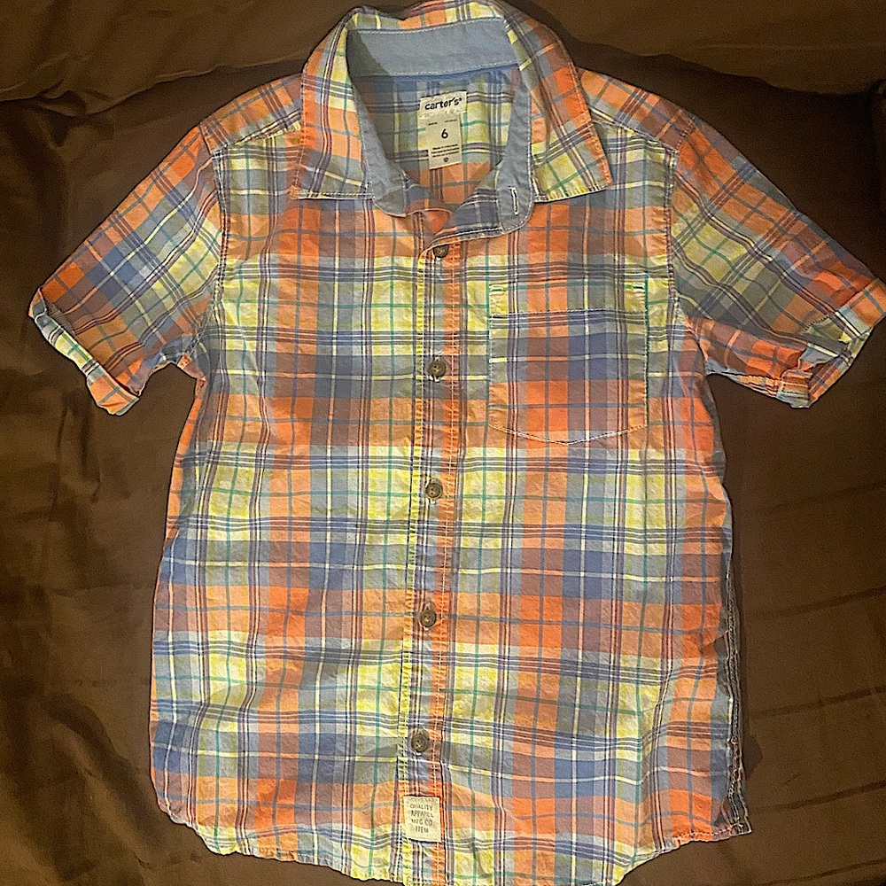 Carter’s button up boy’ dress shirt, size 6